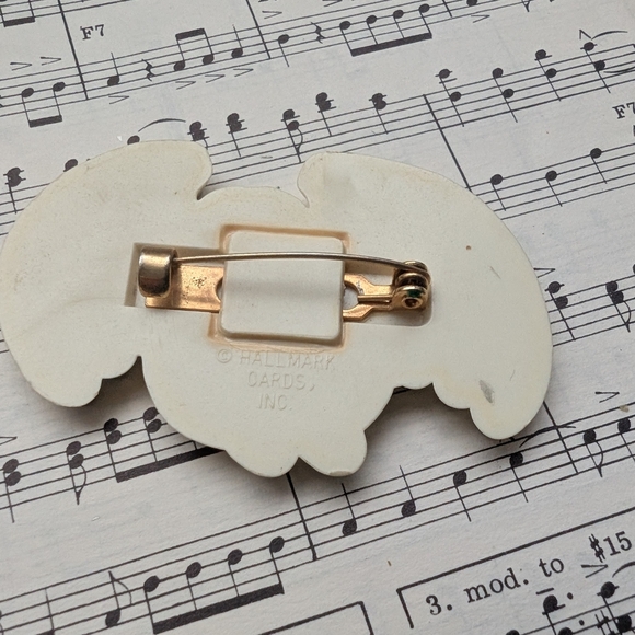 Black Bat Brooch with Orange Eyes - Picture 4 of 6